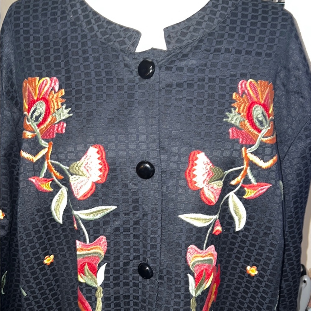 Maggie Barnes Black Cardigan/ jacket with Floral Embroidery 3X - Picture 3 of 10